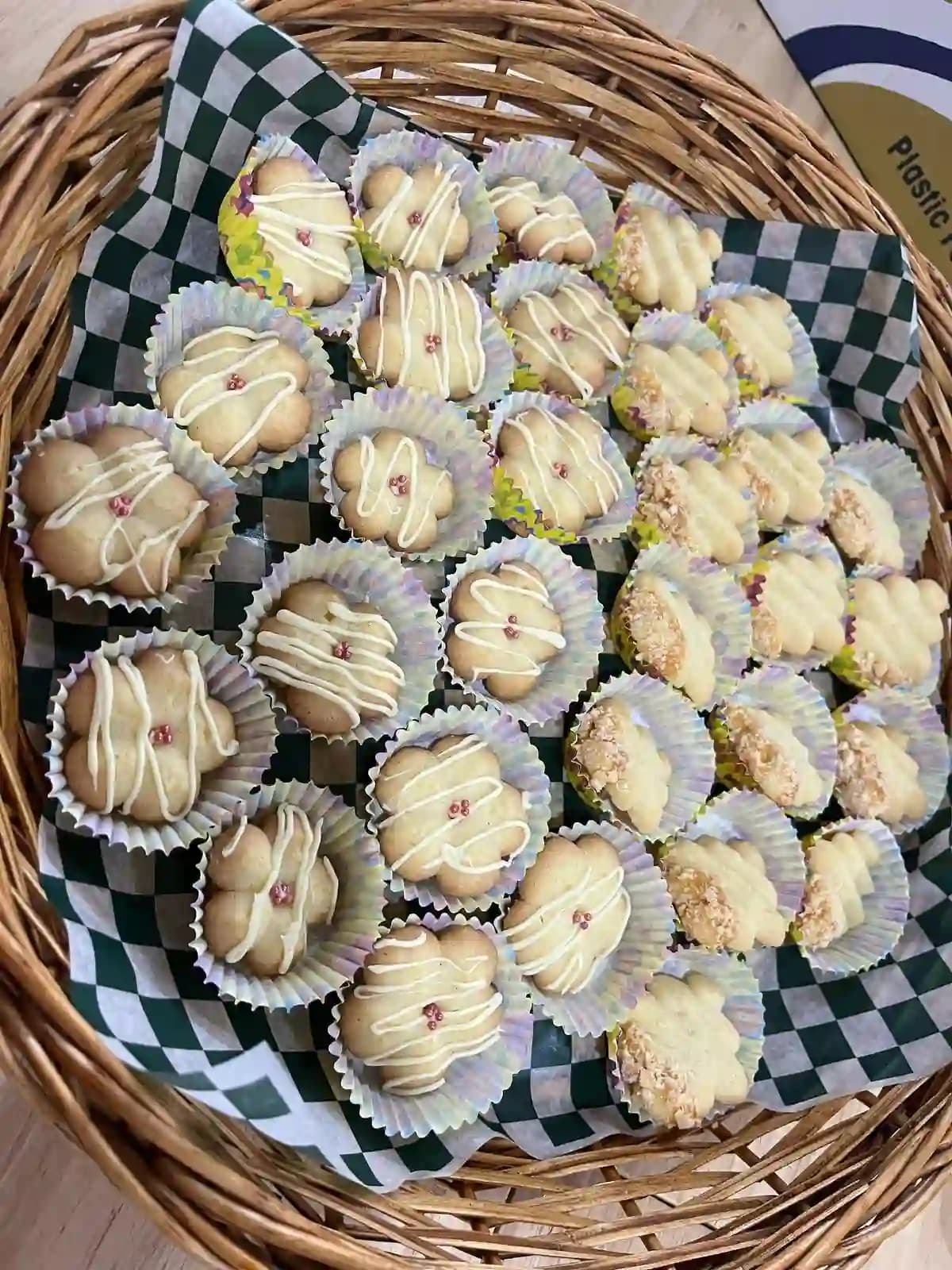 Mediterranean food presentation — 15c3d9ae-cfcd-484d-a7a4-c3d4d951ddc4 (1)