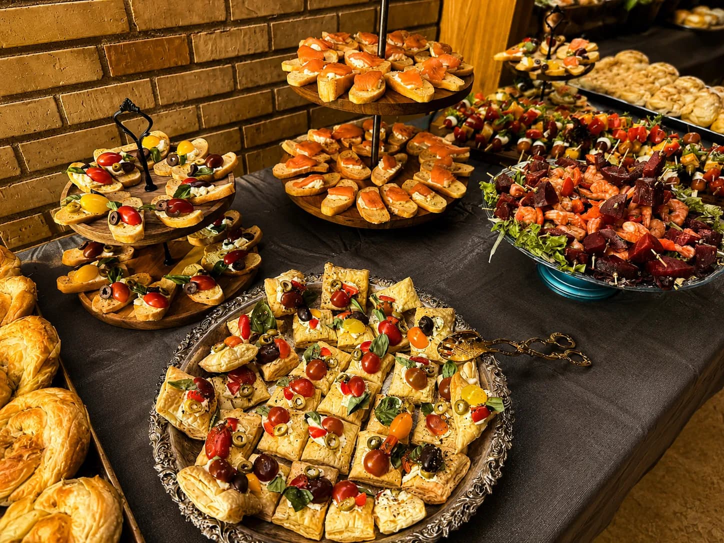 Mediterranean food presentation — 16