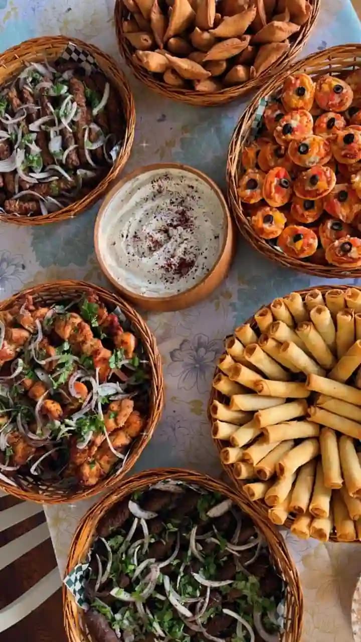 Mediterranean food presentation — e006108f-a987-429c-9c98-d19efd95dbdd